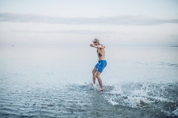 Deska SKIMBOARDOWA do ślizgania na wodzie drewniana Gorilla S/M do 55kg