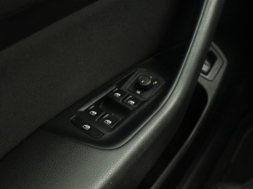Volkswagen Passat B8 Variant 2.0 TDI BlueMotion SCR 190KM 2016 VW Passat 2.0 TDI, Serwis ASO, 187 KM, Navi, zdjęcie 15