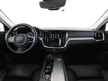 Volvo V60 II  Kombi Facelifting 2.0 B4 197KM 2023 Volvo V60 FV23% B4 Plus Dark automat mHEV skóra, zdjęcie 14