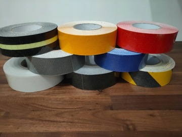 ЛЕНТА ПРЕДУПРЕЖДАЮЩАЯ 50мм 6м желто-черная, нескользящая, с маркировкой безопасности и гигиены