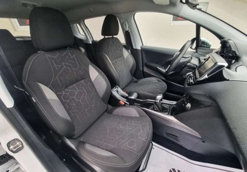 Peugeot 2008 I SUV Facelifting 1.2 PureTech 110KM 2017 Peugeot 2008 Lift SLICZNY 1.2 Benzyna 110KM Bogata Wersja ORYGINAL Zadbany, zdjęcie 9