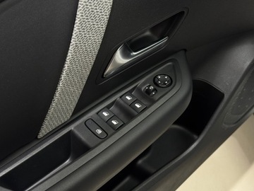 Citroen C4 III SUV 1.2 PureTech 130KM 2022 Citroen C4 Shine / HUD / Nawigacja / Kamera / CarP, zdjęcie 18