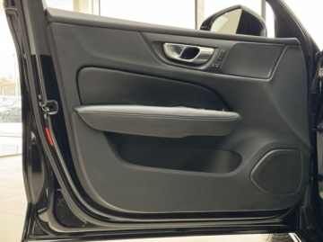 Volvo V60 II  Kombi Plug-in 2.0 T6 Plug-In Hybrid 350KM 2023 Volvo V60 T6 Plug In Core Kamera cofania LED CarPlayAndroid Auto ACC, zdjęcie 10