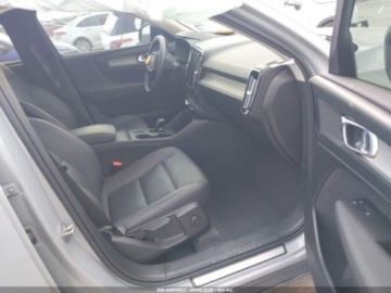 Volvo XC40 2024 Volvo XC 40 B5 Dark Theme 2024 2.0 Benzyna 247KM, zdjęcie 9