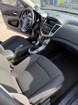 Chevrolet Cruze Hatchback 5d 2.0 VCDI 16V DOHC 163KM 2013 Chevrolet Cruze 1,6 benzyna 126 ps 93 tyś km, zdjęcie 8