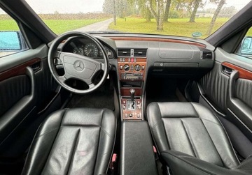 Mercedes Klasa C W202 Sedan W202 2.8 193KM 1995 Mercedes-Benz Klasa C Niski przebieg, skorzana tapicerka, klimatyzacja 2.8, zdjęcie 9