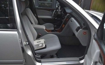 Mercedes Klasa E W210 Sedan 2.3 150KM 1996 Mercedes-Benz Klasa E Mercedes-Benz Klasa E 230 Classic 2.3 Benzyna 150KM, zdjęcie 7