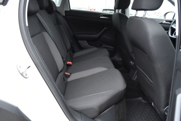 Volkswagen Taigo 1.0 TSI 110KM 2022 Volkswagen Taigo SalonPL 110KM TSI DSG Life APPconnect Pakiety Pod.Fotel D, zdjęcie 32