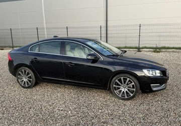 Volvo S60 II Sedan Facelifting 2.0 T5 DRIVE-E 245KM 2017 Volvo S60 S60 2.0 Benz 245 KM 2017r Warszawa 2.0 Benzyna 245KM