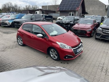 Peugeot 208 I Hatchback 5d Facelifting 1.2 PureTech 82KM 2018 Peugeot 208 Klimatyzacja Kamera, zdjęcie 1