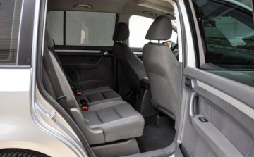 Volkswagen Touran II 1.6 TDI 105KM 2010 Volkswagen Touran 2010 r. 1.6 Diesel 105KM, zdjęcie 11