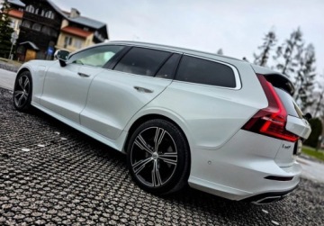 Volvo V60 II  Kombi Plug-in 2.0 T6 Plug-In Hybrid 341KM 2021 Volvo V60 FV 23 BW Panorama Kamery 360 Biala Perla 2.0 Hybryda Plug-in, zdjęcie 38