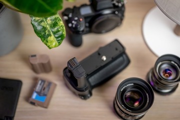 Аккумуляторная ручка Newell MB-N11 для Nikon Z6 II и Z7 II.