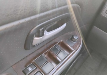 Suzuki Grand Vitara II SUV 1.9 DDiS 129KM 2007 Suzuki Grand Vitara 112007r, 1.9 DIESEL. 4x4. Przetarty prawy bok. Jezdzi., zdjęcie 9