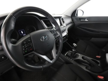 Hyundai Tucson III SUV 1.6 GDI 132KM 2018 Hyundai Tucson navi kamera grzane fotele tempomat, zdjęcie 13