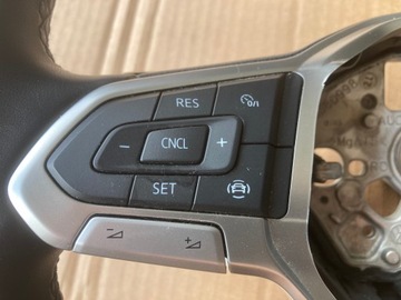 НАКЛАДКА РУЛЕВОГО КОЛЕСА VW 20M419089