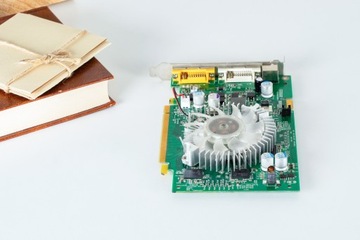 NVIDIA CLUB 3D GEFORCE 8600GT 256 МБ (DDR3) PCIe x16 2xDVI ВЫСОКИЙ ПРОФИЛЬ