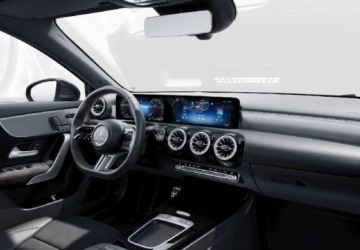 Mercedes Klasa A W177/V177 Hatchback Facelifting 1.3 200 163KM 2025 Mercedes-Benz Klasa A 220 4M Pakiet AMG Premium Plus 1.3 Benzyna 163KM, zdjęcie 3