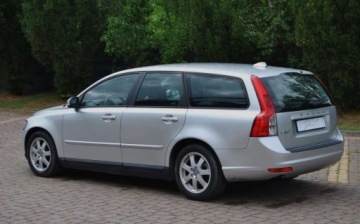 Volvo V50 1.6 DRIVe 109KM 2009 Volvo V50 GWARANCJA, LIFT, 2009r, 1.6 Diesel, ISOFIX, Po oplatach 1.6, zdjęcie 3