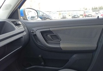 Skoda Fabia II Hatchback 1.2 i HTP 60KM 2009 Skoda Fabia Skoda Fabia, zdjęcie 11