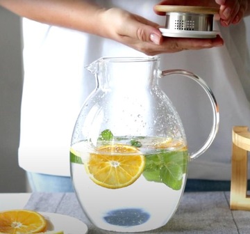 Графин для воды, соков и лимонада с бамбуковой крышкой Wilmax 2400 мл