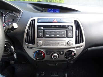 Hyundai i20 I Hatchback 5d Facelifting 1.2 DOHC 85KM 2014 Hyundai i20 Samochód z bardzo niskim przebiegiem, zdjęcie 6