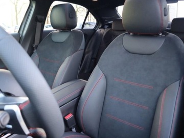 Mercedes Klasa A W177/V177 Sedan Facelifting 1.3 200 163KM 2025 MERCEDES-BENZ A Klasa 200 AMG Line 1.3 (163KM) 2025, zdjęcie 4