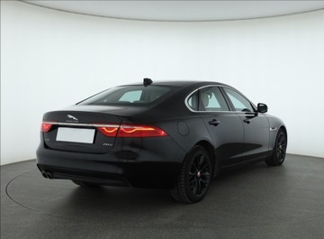 Jaguar XF II Sedan 2.0 i4D 180KM 2018 Jaguar XF 20d AWD, 177 KM, Automat, Navi, Xenon, zdjęcie 4