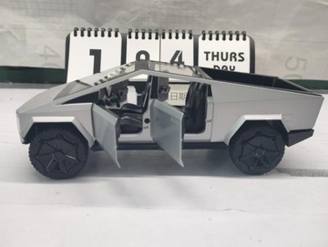 ОТКРЫВАЮЩАЯСЯ ДВЕРЬ СВЕТОДИОДНАЯ ЗВУКОВАЯ ИГРУШКА 1:24 МОДЕЛЬ TESLA CYBERTRUCK ДЛЯ ДЕТЕЙ