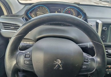 Peugeot 2008 I SUV Facelifting 1.2 PureTech 110KM 2019 Peugeot 2008 Pierwszy wlasciicel. Salon Polska 1.2 Benzyna 110KM, zdjęcie 5