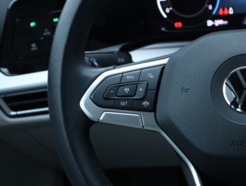 Volkswagen Golf VIII Hatchback 1.0 TSI 110KM 2021 VW Golf 1.0 TSI, Salon Polska, Klima, Klimatronic, zdjęcie 19