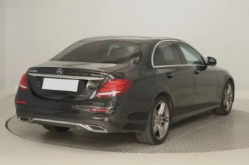 Mercedes Klasa E W213 Limuzyna 2.0 220d 194KM 2018 Mercedes E E 220 d 4MATIC, Salon Polska, zdjęcie 4