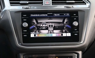 Volkswagen Tiguan II SUV Facelifting 2.0 TDI 200KM 2022 Volkswagen Tiguan 2,0 TDI 200 KM 4x4 R-LINE HEDA UP MATRIX Kamera 360 Nawi, zdjęcie 30