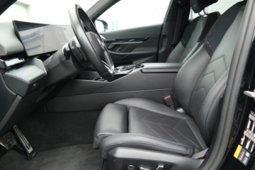 BMW Seria 5 G90-91 2024 BMW 550 BMW 550e M Professional M Pro HAK Adaptive, zdjęcie 17
