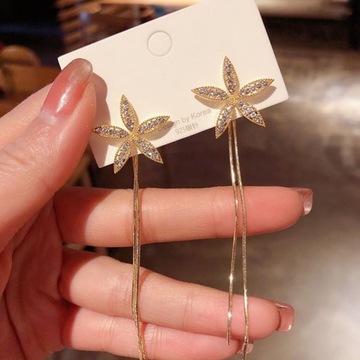 Длинные серьги-капли-бабочки с кисточками серебристого цвета