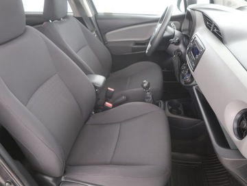 Toyota Yaris III Hatchback 5d Facelifting 2017 1.5 Dual VVT-iE 111KM 2019 Toyota Yaris 1.5 Dual VVT-i, Salon Polska, zdjęcie 8