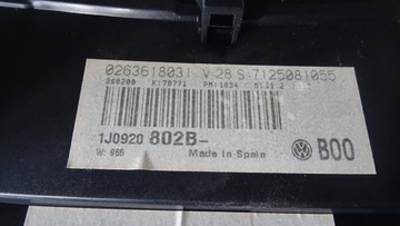 GOLF IV 4 1.6 16V PŘÍSTROJOVÁ DESKA 1J0920802B