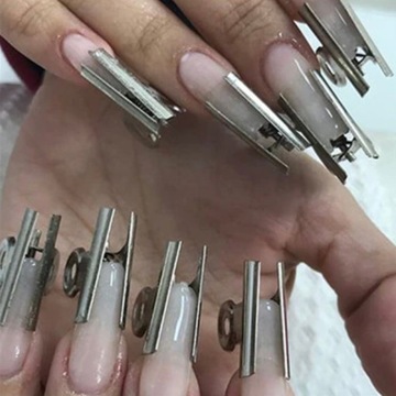 Щипцы для ногтей металлические, розовое золото.