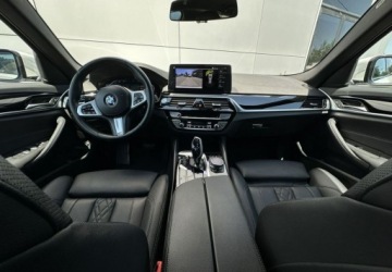 BMW Seria 5 G30-G31 Touring Facelifting 2.0 520d 190KM 2021 BMW Seria 5 Skora Automat Navi Kamera Led Ambiente Hak FV, zdjęcie 17