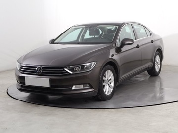 Volkswagen Passat B8 Limousine 1.8 TSI BlueMotion Technology 180KM 2018 VW Passat 1.8 TSI, Salon Polska, Klima, zdjęcie 1