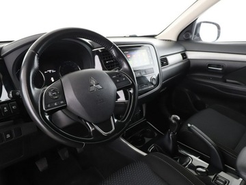 Mitsubishi Outlander III SUV Facelifting 2017 2.0 150KM 2017 Mitsubishi Outlander niski przebieg kamera grzane, zdjęcie 13