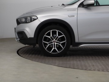 Fiat Tipo II Hatchback Facelifting 1.6 MultiJet 130KM 2022 Fiat Tipo 1.6 MultiJet, Salon Polska, zdjęcie 14