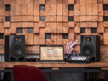 ADAM AUDIO A7V - Активный монитор