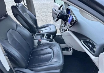 Chrysler Pacifica II 2017 Chrysler Pacifica 3.6 BENZ 287 KM 7 OSOB 2017r Warszawa 3.6 Benzyna, zdjęcie 6