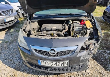 Opel Astra J Sports Tourer 1.7 CDTI ECOTEC 110KM 2011 Opel Astra 2011r, 1.7 CDTI. Uszkodzony lewy przod. Pali 1.7 Diesel 110KM, zdjęcie 4