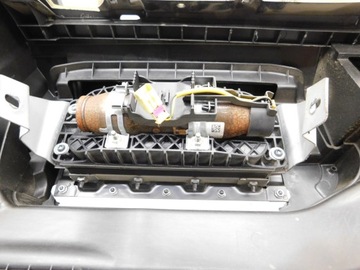 DESKA ROZDĚLOVAČE 3X ULOŽENÍ 2X PAS - VW GOLF VI 08-13