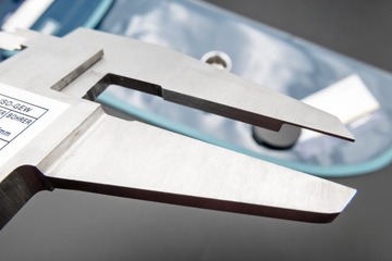 Suwmiarka analogowa 300 mm ze śrubą blokującą Limit 26700708