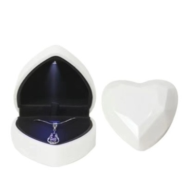 Pudełko na naszyjnik LED w kształcie serca white