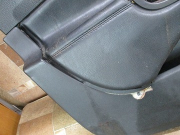 PASSAT B6 ПОВРЕЖДЕНА КОЖА ПЕРЕДНЕЙ ЛЕВОЙ ДВЕРИ СТОРОНЫ