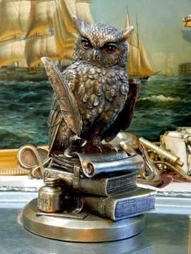 СОВА С ПЕРО НА КНИГАХ УЧИТЕЛЬ ВЕРОНЕЗЕ v